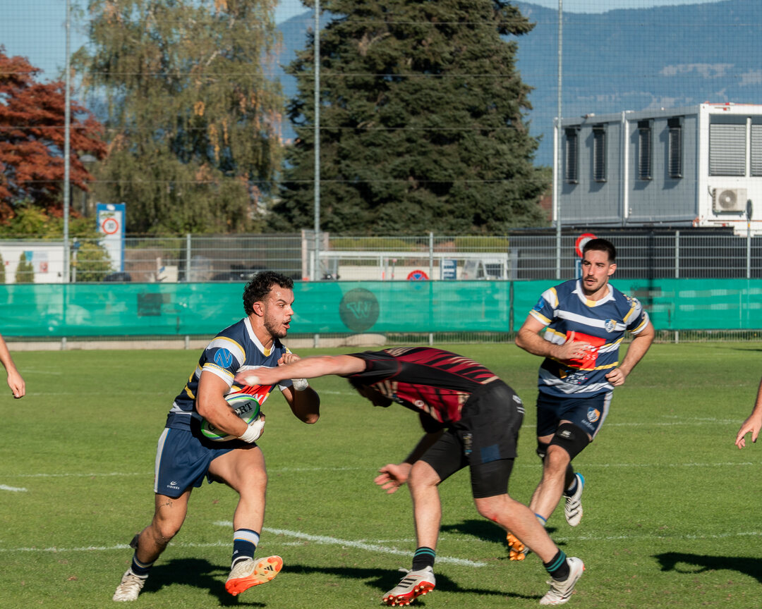 Action de jeu sur la pelouse des Cherpines
